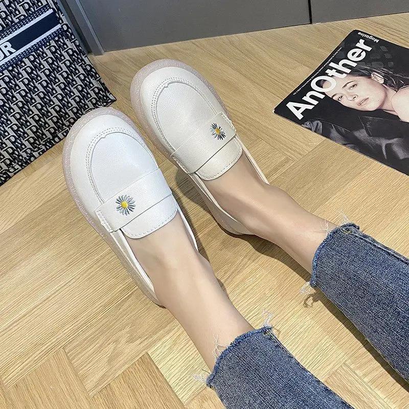 Fashion Ladies Footwear White Leather Casual Women's Flat Shoes Slip-on Comfortable and Elegant 2025 Summer Popular Lastest Offer Young