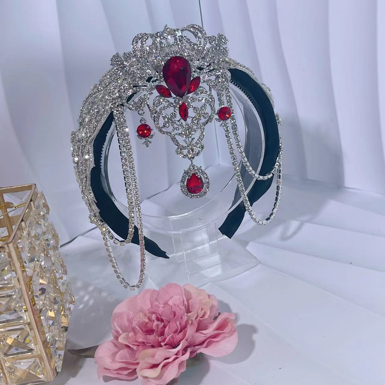 

Новая модная повязка на голову со стразами и кисточками для женщин