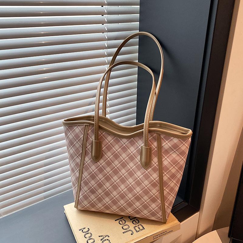 Large-capacity bag women's autumn and winter versatile new casual shoulder bag texture rhombus commuter tote bag