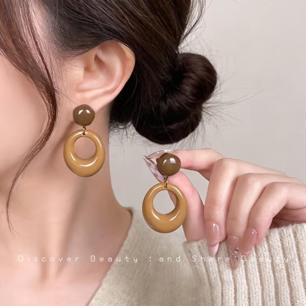 Retro Maillard Gradient Geometric Enamel Stud Earrings: Fashionable, Luxurious, High-End Women's Style