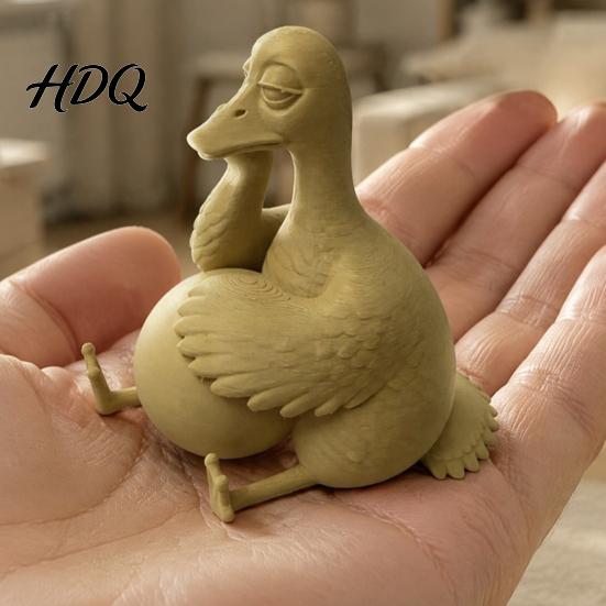 Cozy Cafe Window Displays Daydreaming Duck Figurine Minimalist Holding An Egg Sculpture Resin Matte Statues Animal Statue Creative Desktop