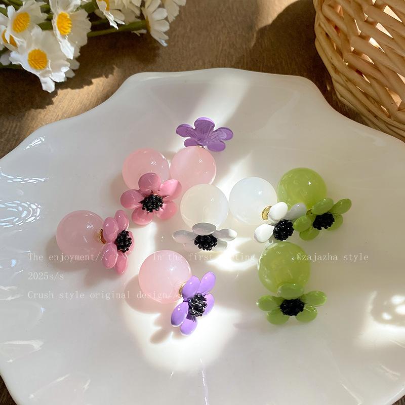 Silver needle color spray paint flower stud earrings simple, small and versatile high-end earrings fashionable small fresh and sweet earrings