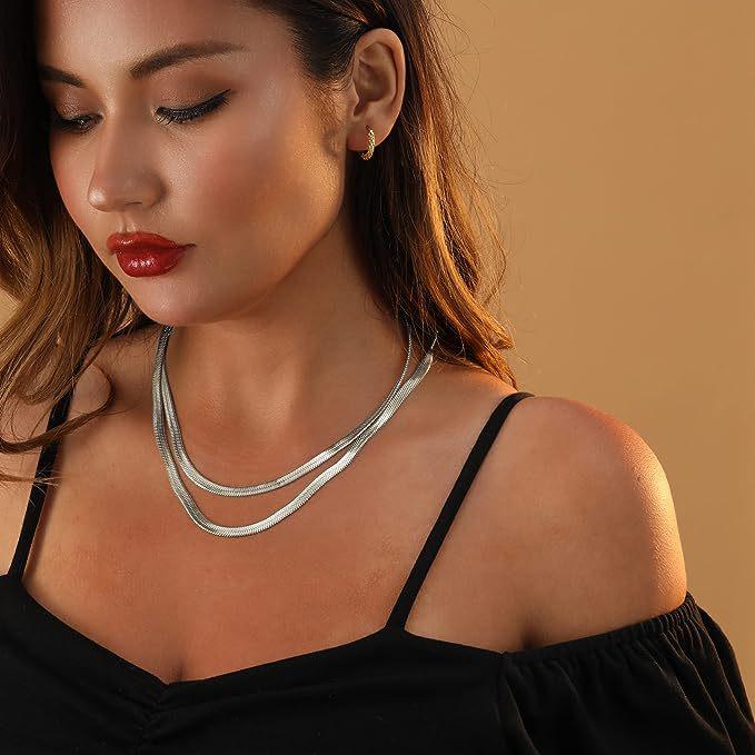 Herrenhalskette aus Titanstahl: Schlangenkette mit Karabinerverschluss-Anhänger