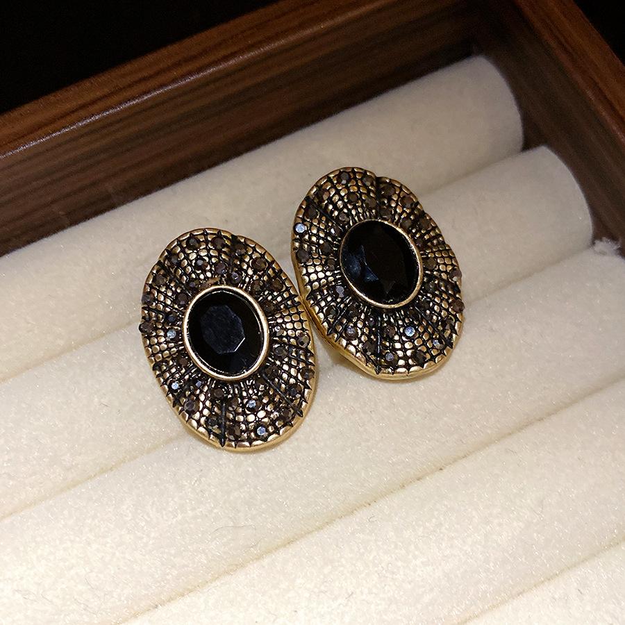 

Silver needle diamond oval pleated stud earrings medieval vintage earrings light luxury high-end earrings