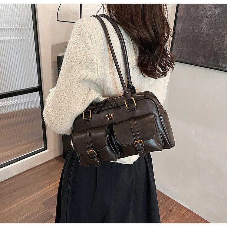 Retro niche portable bowling bag for women 2025 autumn new trendy Korean underarm bag large-capacity commuter bag