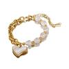 Ein modisches vielseitiges Armband mit Imitation Perlen und barockem Herz | Elegant 18K Goldplattiert, 304 Edelstahl