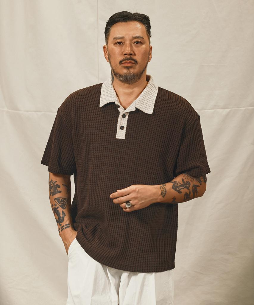 RUGGED HOUSE Collar Contrast Waffle Short Sleeve Tee Brown