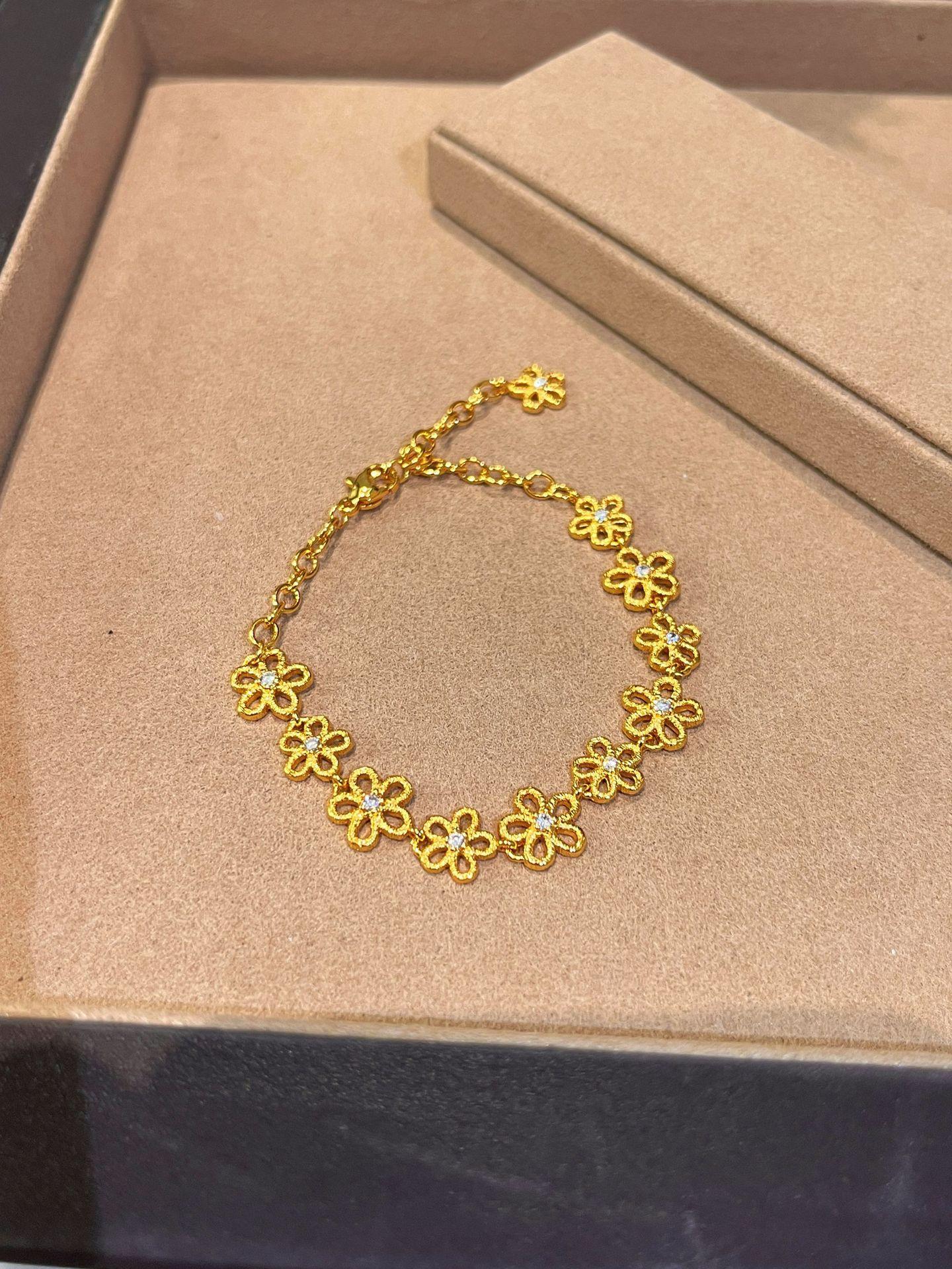 

French Retro Lace Flower Bracelet Femininity Versatile Niche High-End Garland Point Diamond Jewelry