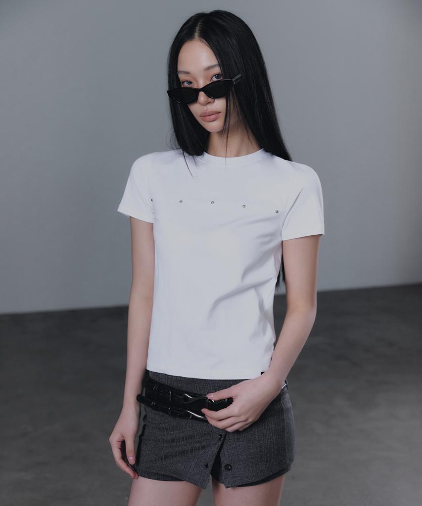 Geulouhaideu Hilden Cutout Studded Short Sleeve T-Shirt_Ivory