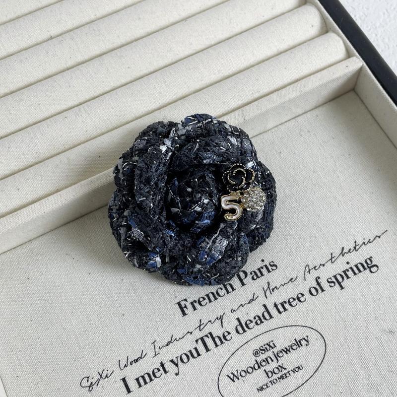 Korean Fabric Camellia Brooches For Women Fashion Handmade Flower Lapel Pins Elegant Clothing Jewelry Accessories Corsage