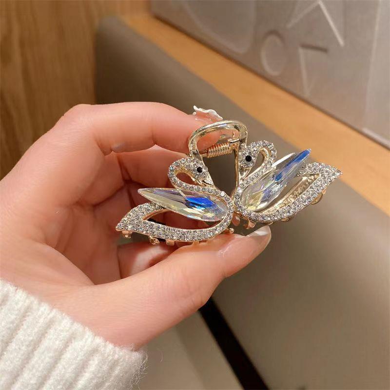Alloy Small Claw Hair Clip for Women – Sweet Shark Hair Accessory for Short Hair