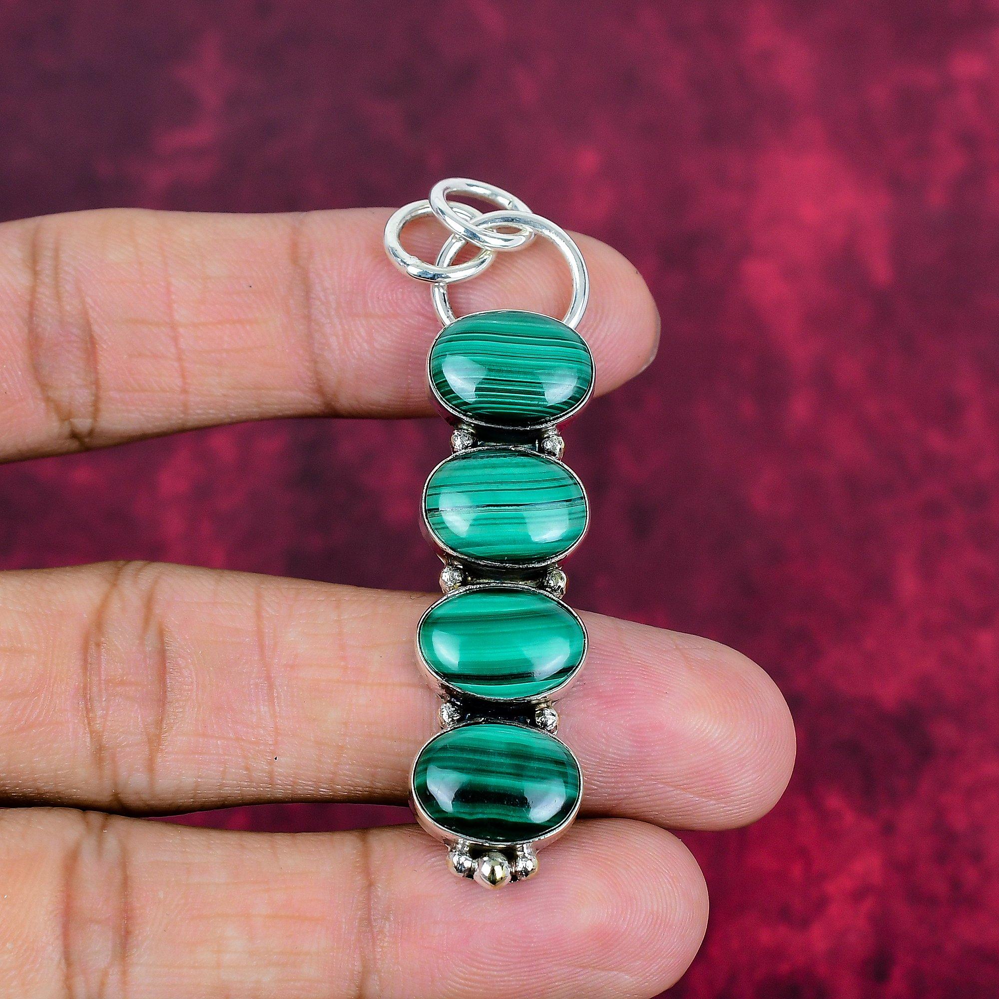 

Подвеска из малахита, серебряная подвеска 925 пробы. Подарок для женщин, подвеска ручной работы, ювелирные изделия из драгоценных камней 2.63 Inches зелёный