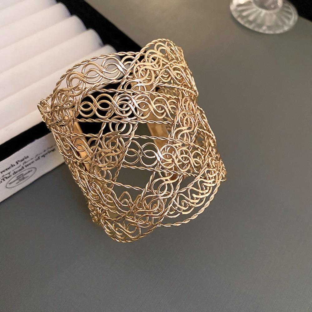 European and American Simple Bracelets, Arm Rings, Niche Cold Wind Temperament Bracelets, High-end Sense and Versatile Jewelry.