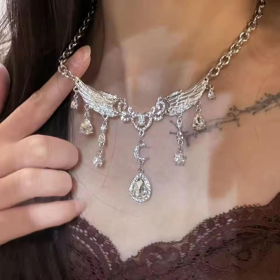 Silver-Color Crystal Wing Necklace for Women Luxury Delicate Moon Water Drop Pendant Necklace Temperament Romantic Accessories