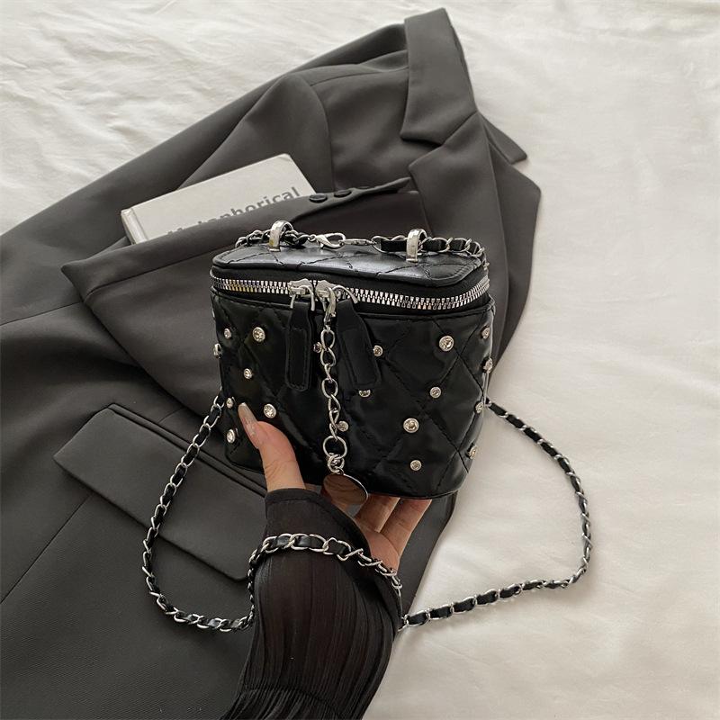 Spring new box small square bag simple messenger bag Korean version fashionable small fragrant wind diamond chain bag women