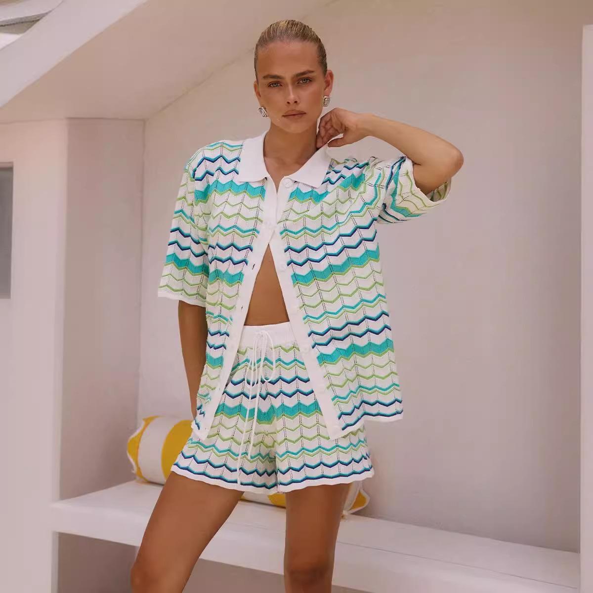 

Женский повседневный костюм из двух частей: вязаный топ с коротким рукавом и открытой передней частью и подходящие шорты на кулиске S небесно-голубой