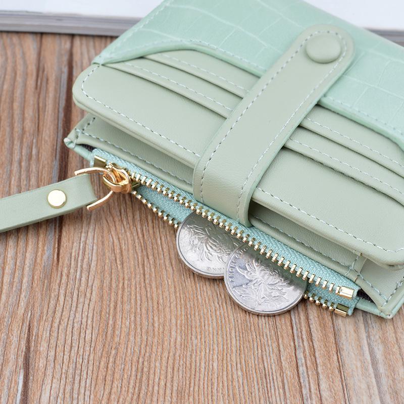 Women's Crocodile Pattern Short Leather Wallet with Zipper Clasp and Card Holder