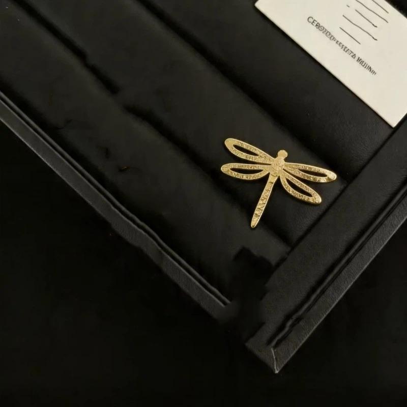 Gold Plated Insect Animal Badge Vintage Suit Lapel Pin for Women Men Brooch Gift for Celebration
