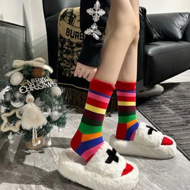 Regenbogen gestreifte Socken für Damen in kontrastierenden Farben, trendige und individualistische Wadenlange Baumwollsocken