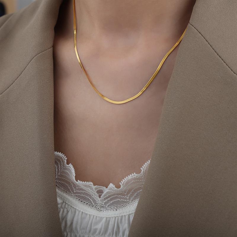 18K Gold-Plated French Retro Blade Chain Necklace - Minimalist, Versatile Titanium Steel Jewelry for Women