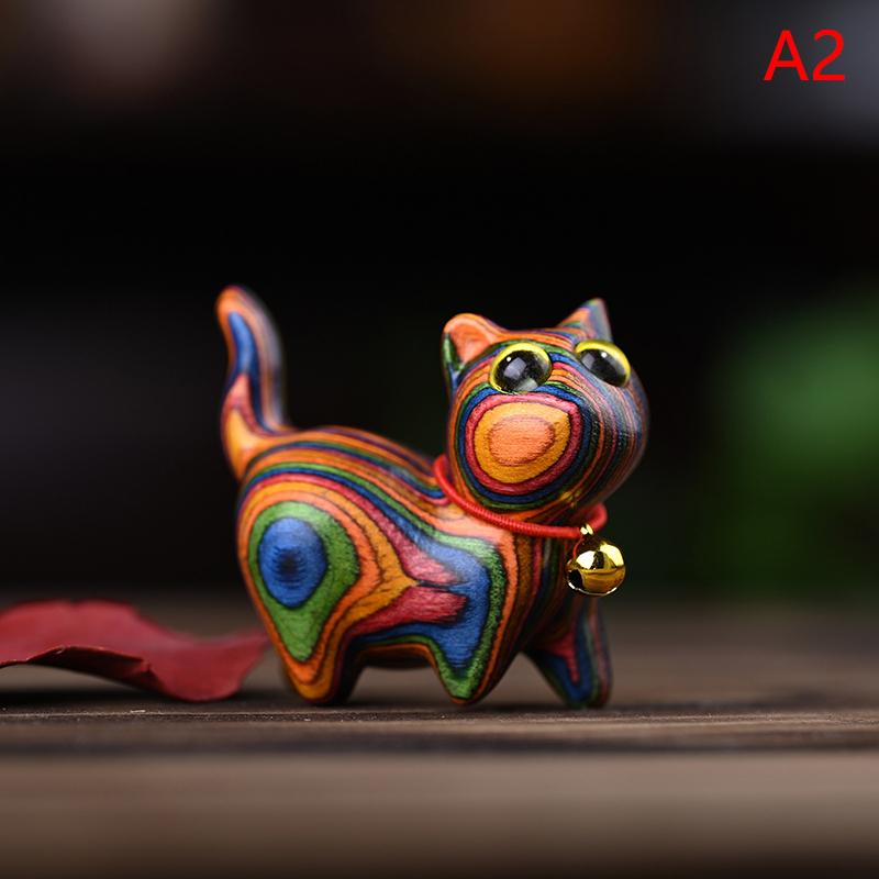 Esculturas de Gatos Tallados en Madera Arcoíris Adornos de Gatos Lindos Gatos de Madera de Colores Accesorios de Escritorio para Oficina Decoración del Hogar Regalo Recuerdos