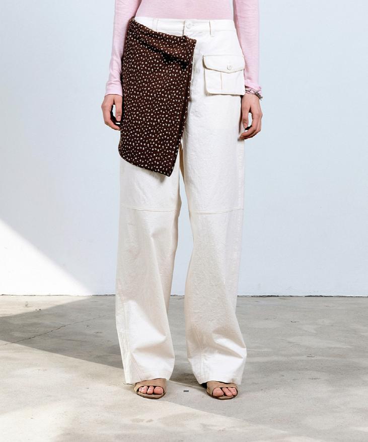 Kueoumeon Washed Cotton Cargo Pants (Ivory)
