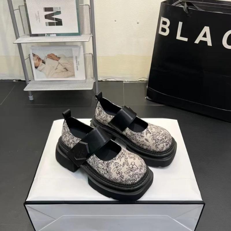 Fashion Women Casual Shoes Genuine Leather Mary Jane Single Shoes New Square Toe Soft Sole Versatile Velcro Shallow Mouth Single Shoes