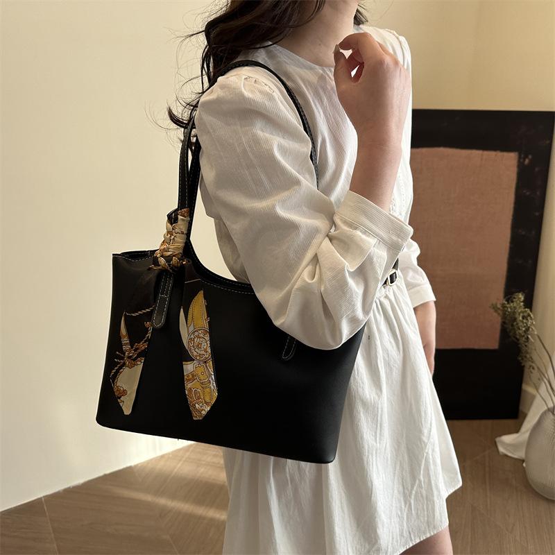 New Retro Large Capacity Tote Bag for Women Versatile Street Style Shoulder Handbag Casual Commuter Work Bag KTB