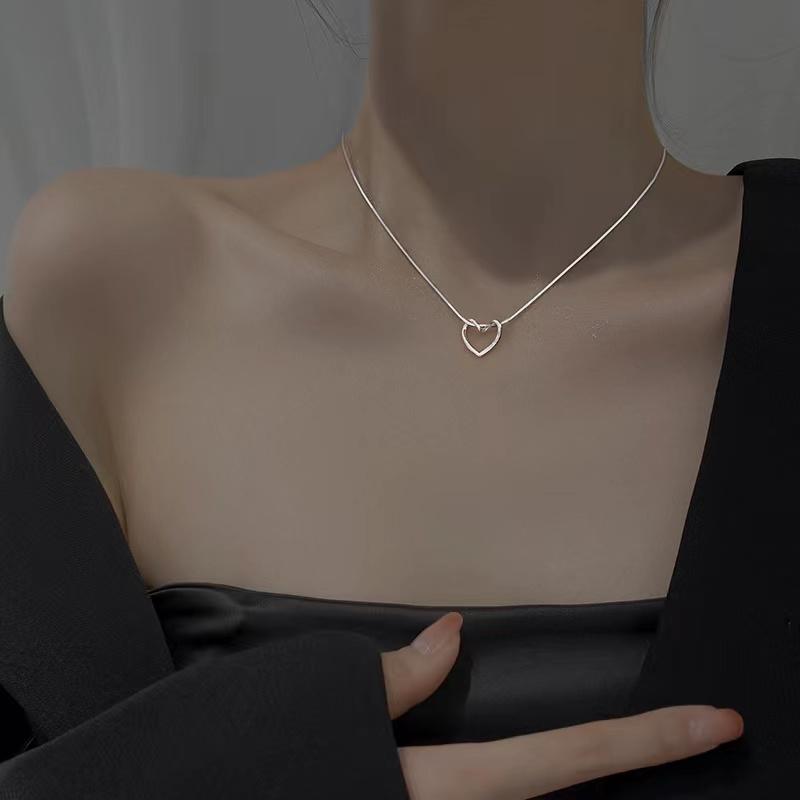New Fashion Trend Unique Design Exquisite Sweet Flower Clavicle Necklace Ladies Senior Jewelry Birthday Party Gift Wholesale