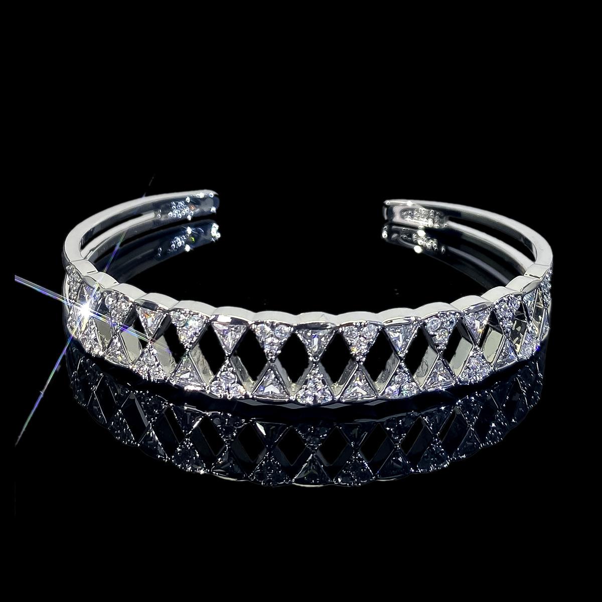 Light Luxury and Exquisite Micro-paved Zircon Magnolia Fashion Women s Bracelet Elegant Temperament Jewelry One Size(18CM~21CM)