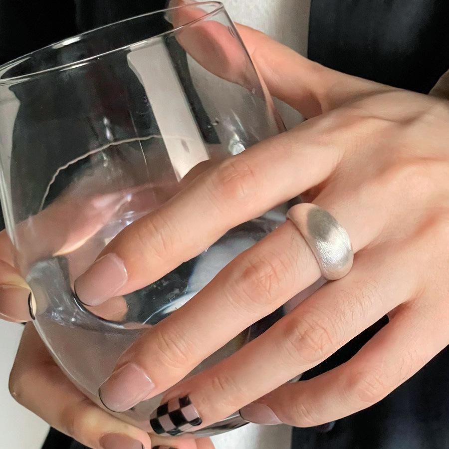 Anello Eco-Friendly Opaco Spazzolato: Gioielli dal Design Semplice, Trendy, alla Moda e Unico