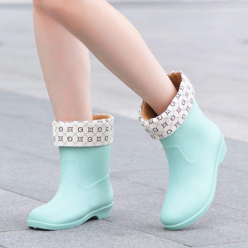 New medium tube rain shoes women's waterproof and wear-resistant four-season women's rain boots warm and velvet flat rain shoes kitchen shoes glue 