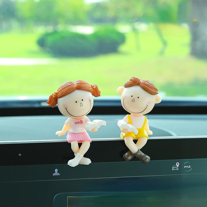 Internet-famous Car Ornaments Interior Decorations for Cars Cute Kissing Couple Dolls Decorative Ornaments for Electric Vehicles