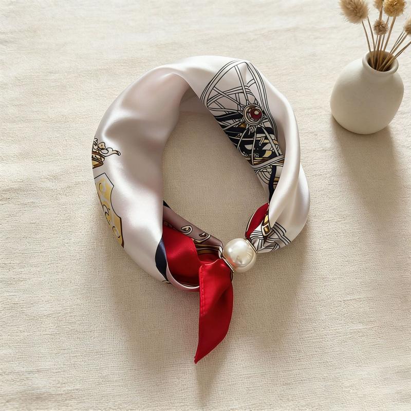 Scialle Semplice in Seta con Stampa Anacardi Piccola per Primavera ed Estate Collana Sottile di Perle Sciarpa Triangolare Magnetica Ciondolo Sciarpa in Seta Sciarpa con Ciondolo