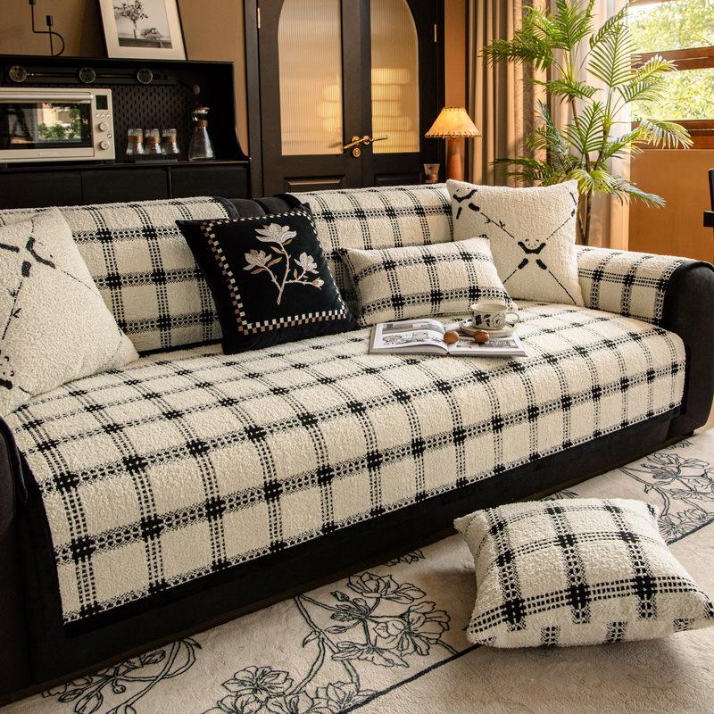 

Xiaoxiangfeng Circle Velvet Sofa Cushion New Four-Season Universal Non-Slip Advanced Sense Straight Row Seat Cushion Cover Cover Cloth 70*70cm