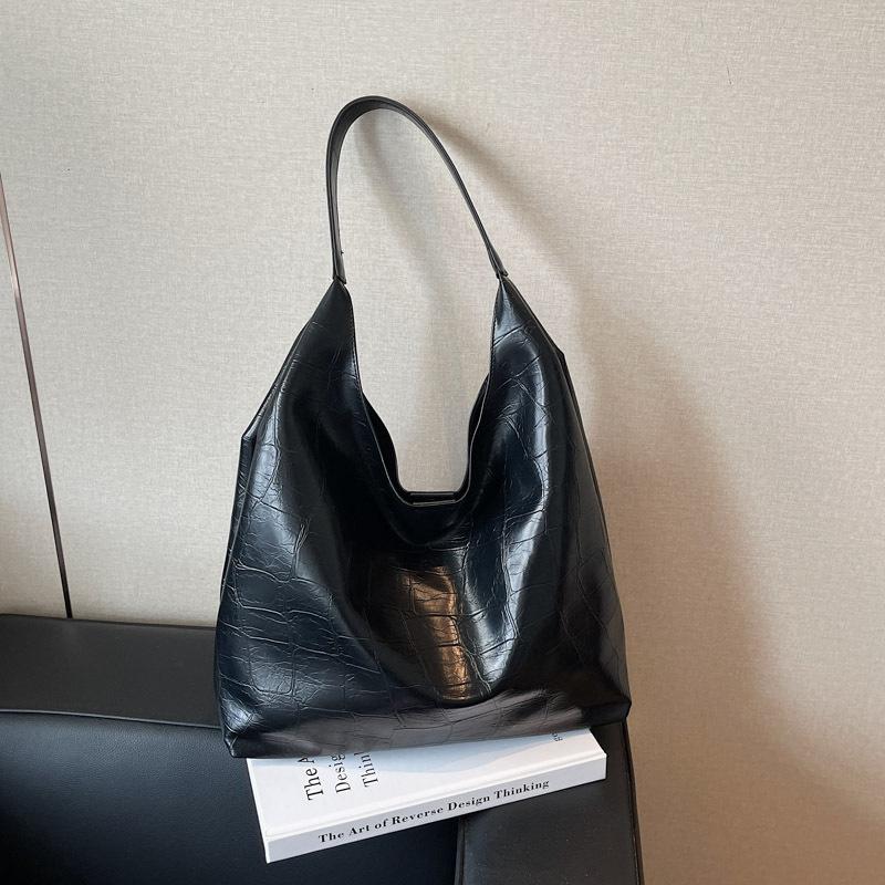 Leisure commuting large-capacity bag women's new summer fashion shoulder bag lightweight and simple tote bag