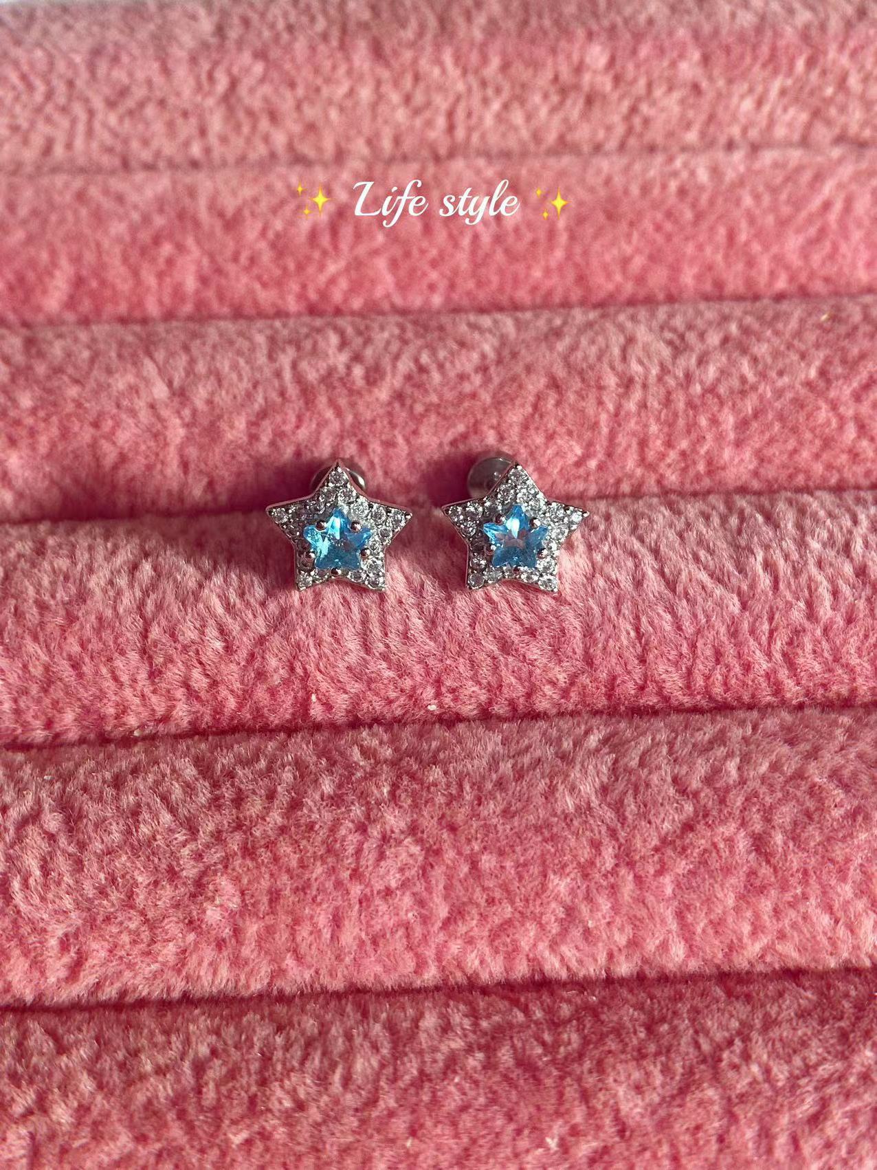 

Super flash full drill niche high-end feeling star flat bottom titanium steel earbone stud синий
