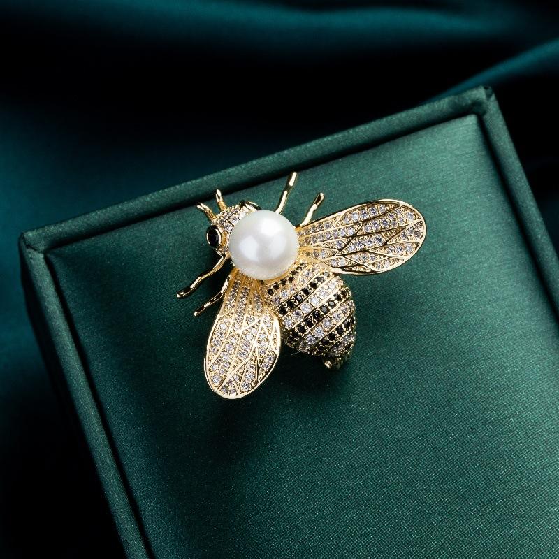 Fashion Pearl Bee Brooches Rhinestone Flower Safety Pins for Women Shirt Dress Scarf Buckle Accessories Office Leisure Jewelry