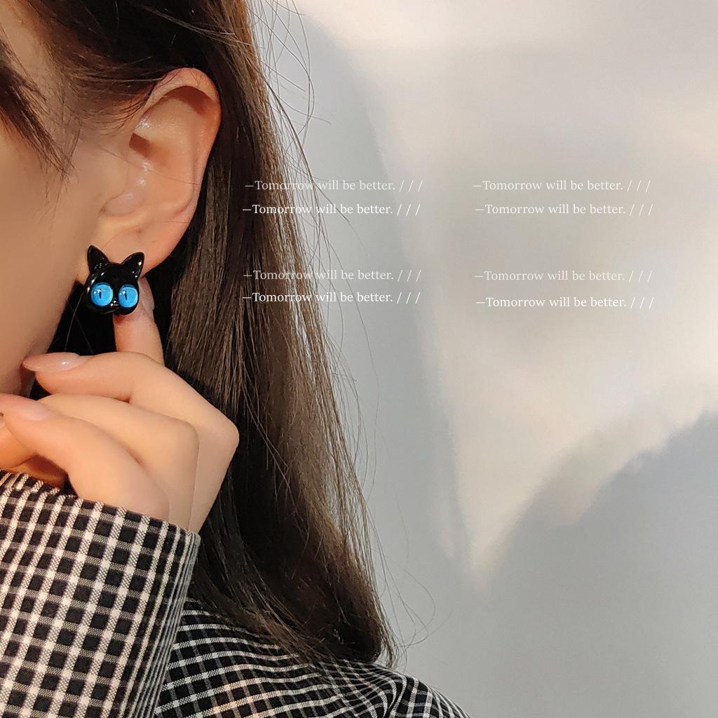 Cat! Asymmetrical design high-end blue eyes cat head earrings women s silver needle trendy new earrings earrings