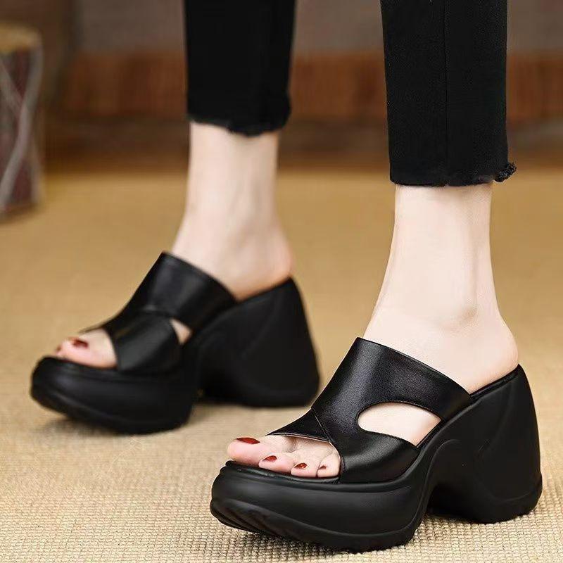 

Thick-soled slippers for women s outer wear 2025 summer new models step on shit feeling thick-soled fashionable versatile comfortable height-increasin 39 чёрный