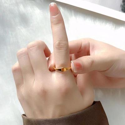 Anillo Irregular con Forma de Diamante de Acero de Titanio con Oro de 18K, Diseño Nicho Japonés-Coreano y Estilo Frío que No se Desvanece