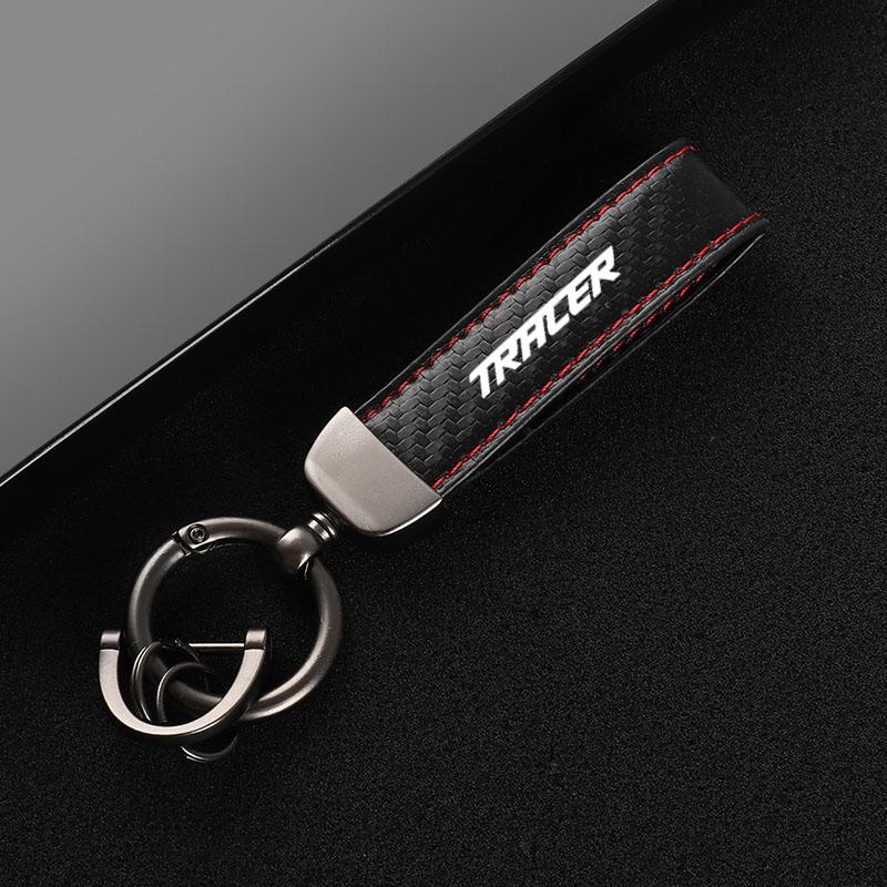 

High-Grade Carbon Fiber Motorcycle Keychain Holder Keyring for YAMAHA Tracer 900/GT 2014-2019 2020 Accessories червоний