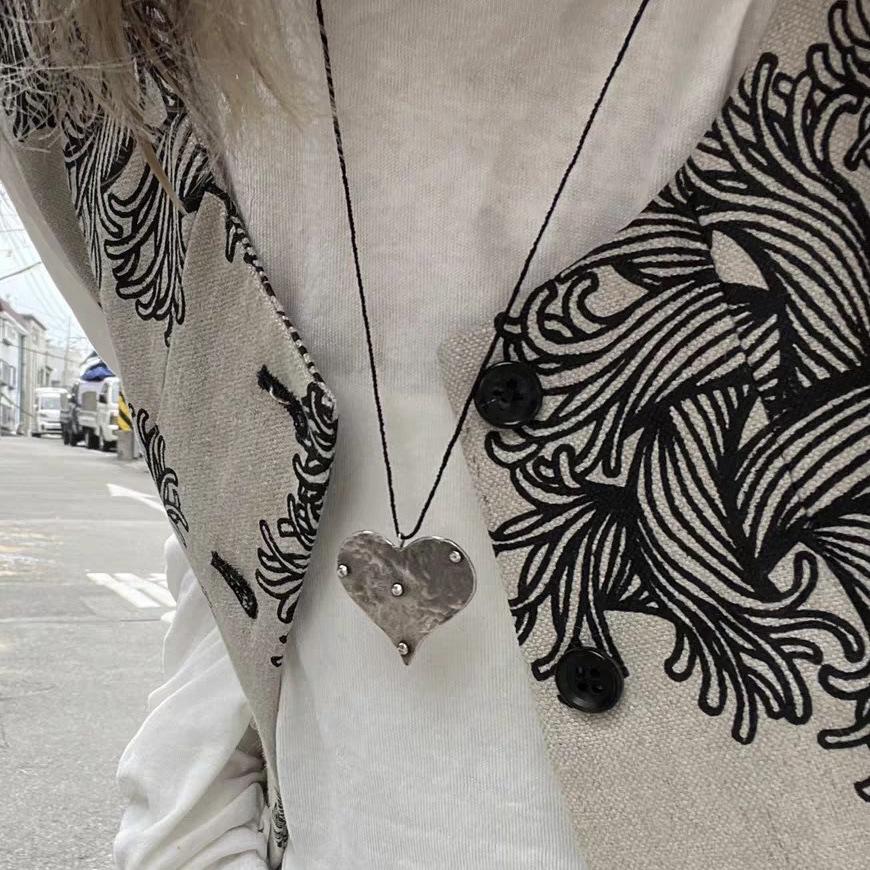 Dark Punk Sunflower Choker Necklace - High-End Niche Metal Jewelry for Women