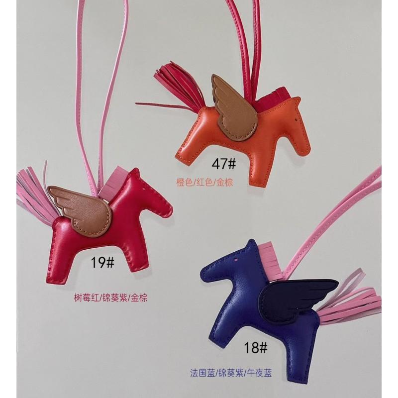 Handcrafted Leather Pegasus Charm Keychain Hand-Stitched Mini Horse Pendant With Tassel Bag Car Decor
