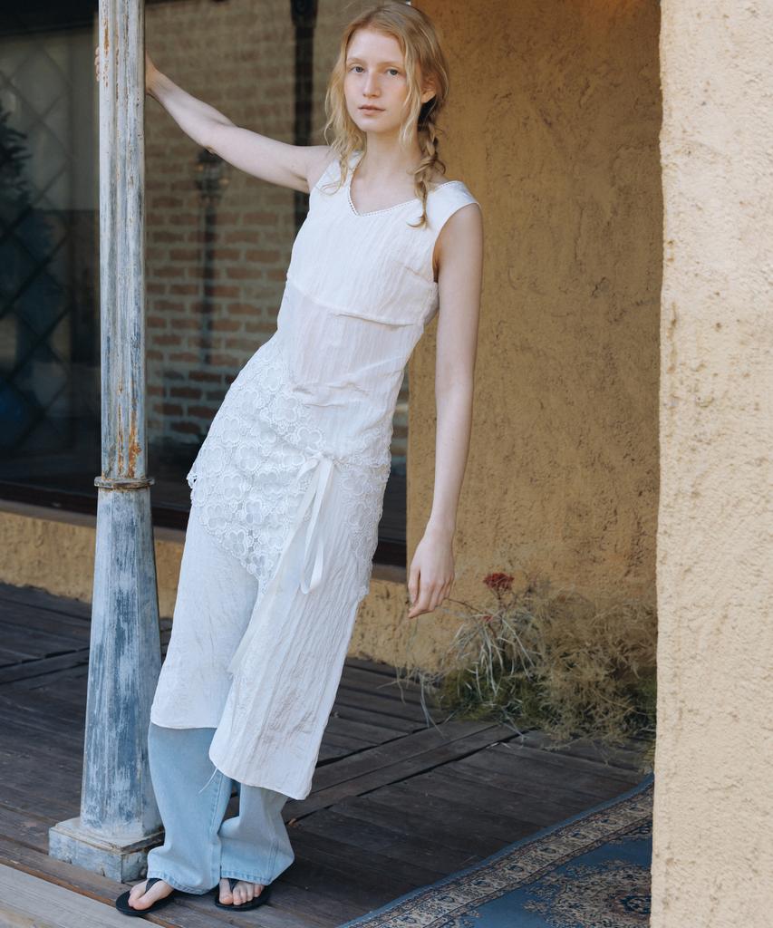 Annies Well V-Neck Dress (Ivory)