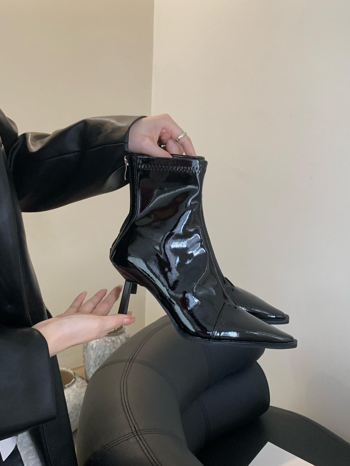 

Французский темперамент заостренные черные тонкие короткие сапоги женская обувь 2024 новые весенние и осенние одинарные сапоги летние сапоги на высоком каблуке 39 чёрный