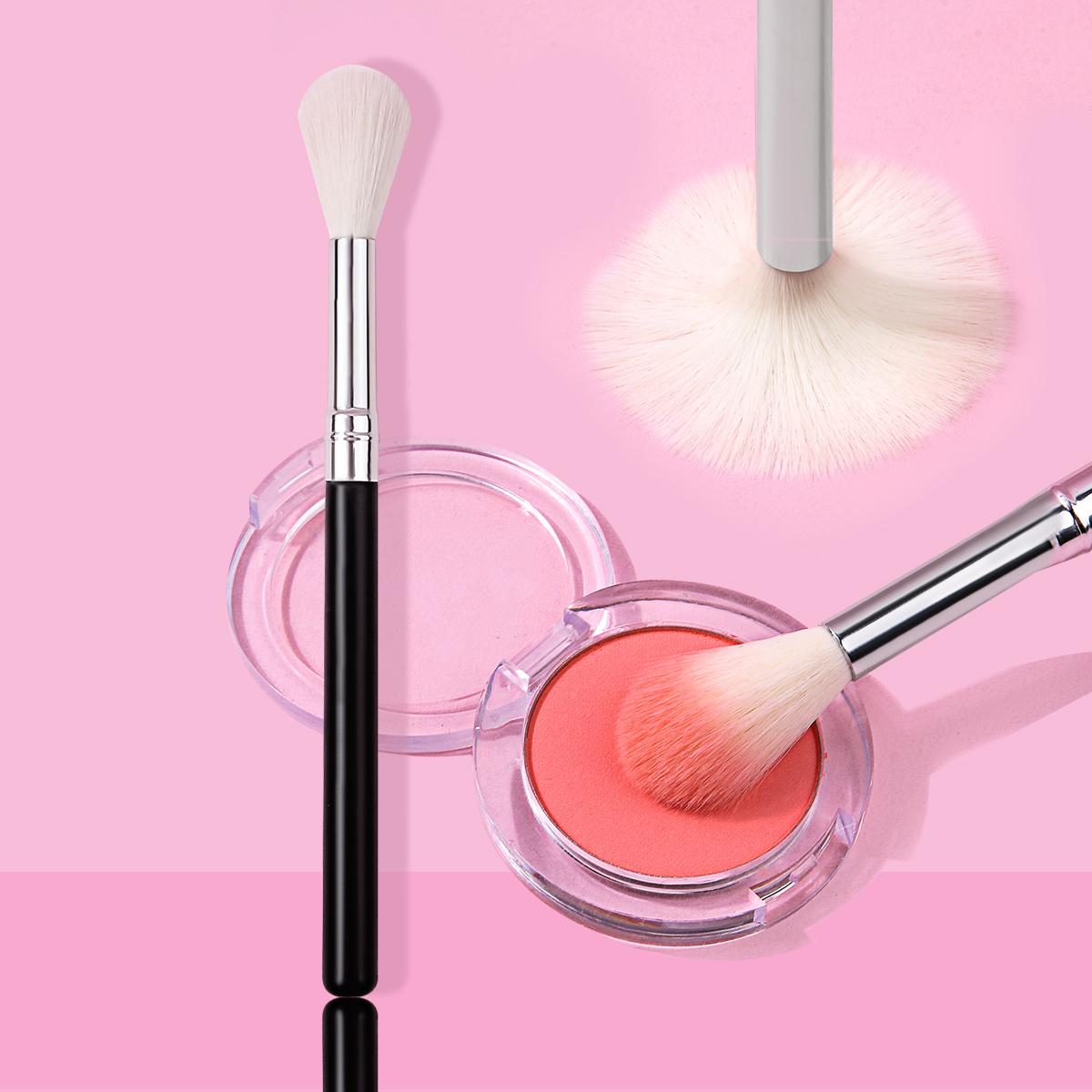 

Single small flame highlighter brush Vegan luxury professional makeup brush Small blush brush Smudge brush Nose shadow brush чорний