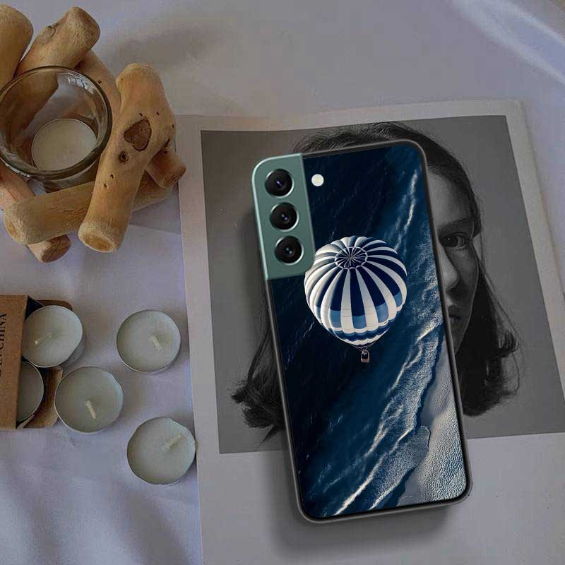 Drifting in a Hot Air Balloon's Serene Embrace Phone Case For Samsung Galaxy S22 S25 Ultra S21 S10 Plus S26 Edge S20 S23 S24 FE