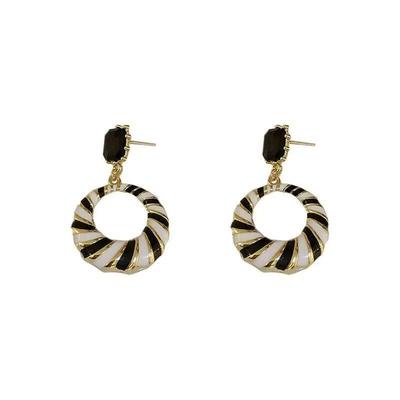 European & American Style Black & White Striped Geometric Earrings - Retro Hong Kong Design for Women