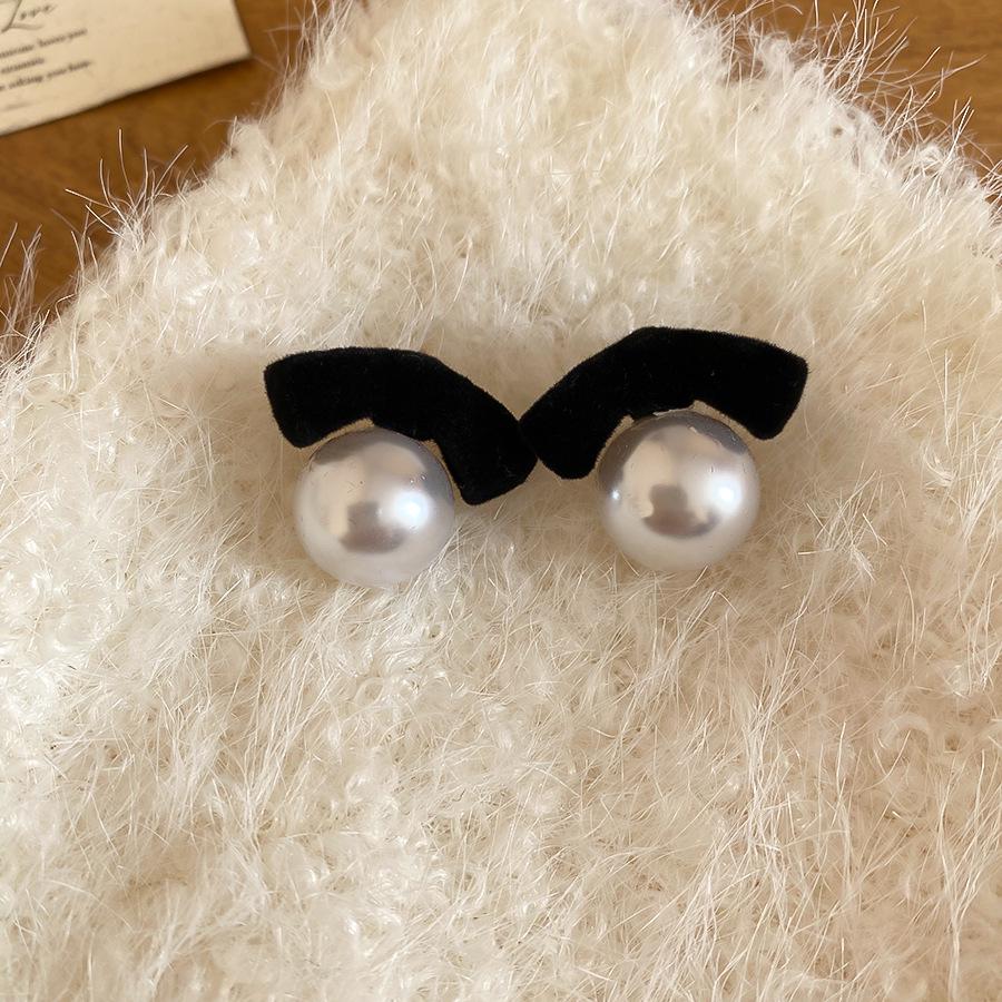 Silver Needle Pearl Bow Stud Earrings - Retro High-End Niche Atmosphere